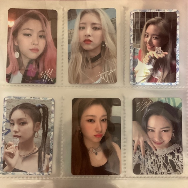 Itzy Official Photocard