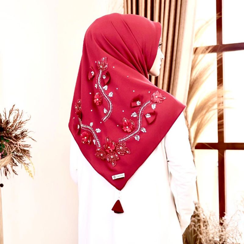kerudung segi4 diamond Payet bunga