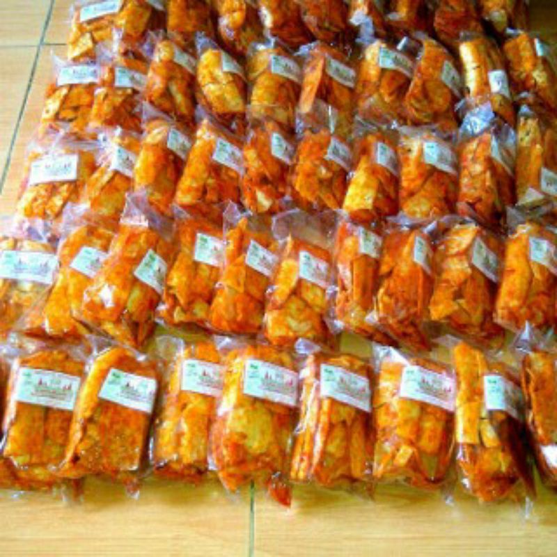 

RESELLER isi 15 bungkus keripik singkong rasa lokal asli padang pedas balado gurih enak 100% halal