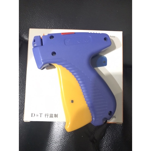 

TAG GUN MEREK D&T ALAT TEMBAK PEMASANG BANDROL DAN LABEL