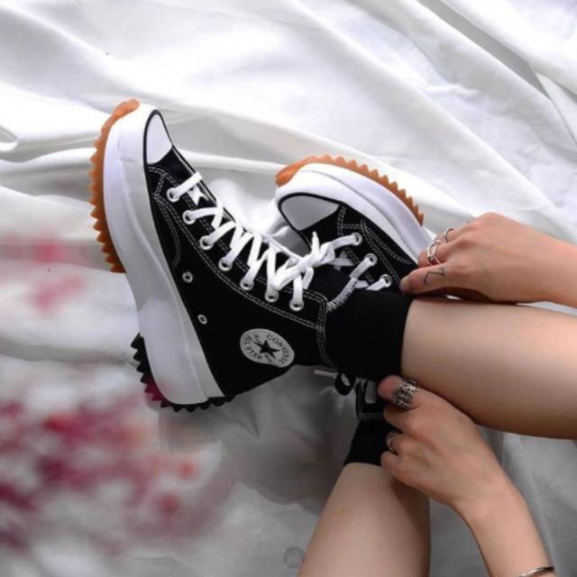 sepatu converse run