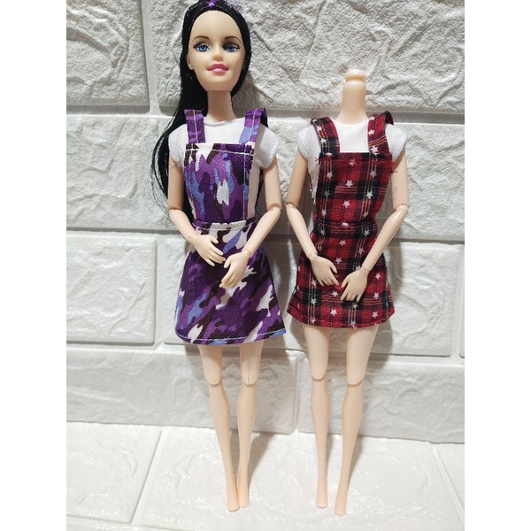 Barbie Pivotal satu set baju random