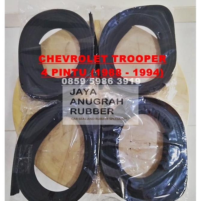 Sparepart Mobil Karet Jalur Kaca Run Channel Samping Chevrolet Trooper 4 Pintu '88-'94 New Produk Re