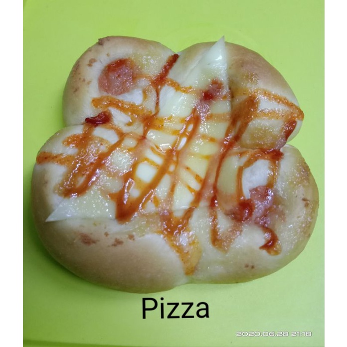 

roti pizza topping keju slice