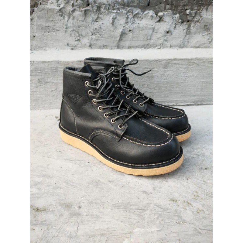 Redwing 8875 moc toe bootsSize 40-41