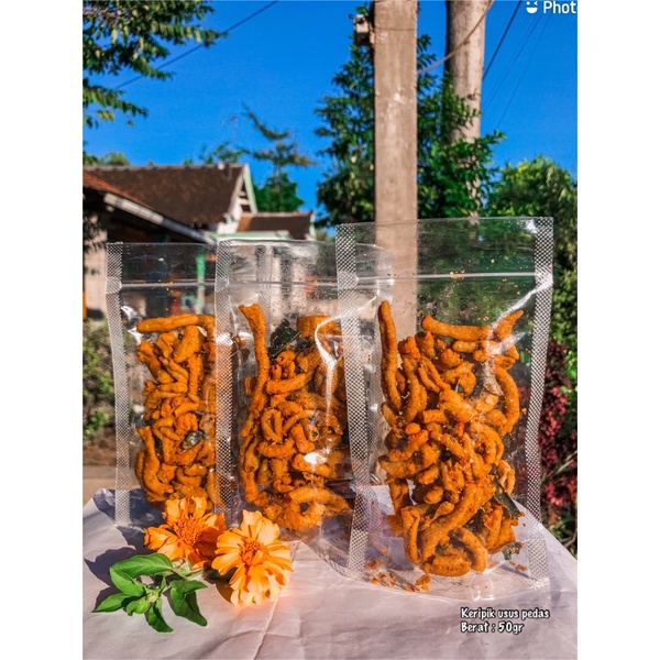 

KERIPIK USUS PEDAS DAUN JERUK 50 gr