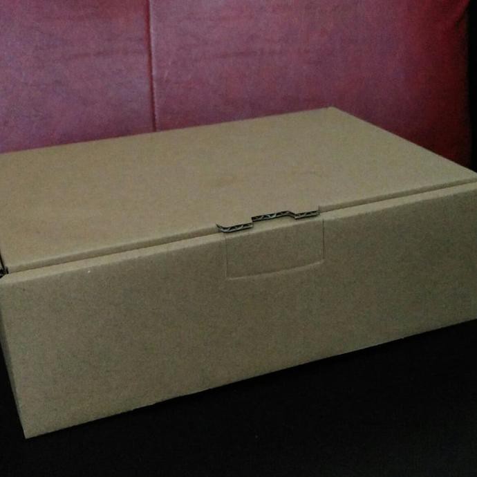 

20.5X16X6Cm M Kardus Box Karton Packing Die Cut Front Lock Dafa.Olshop