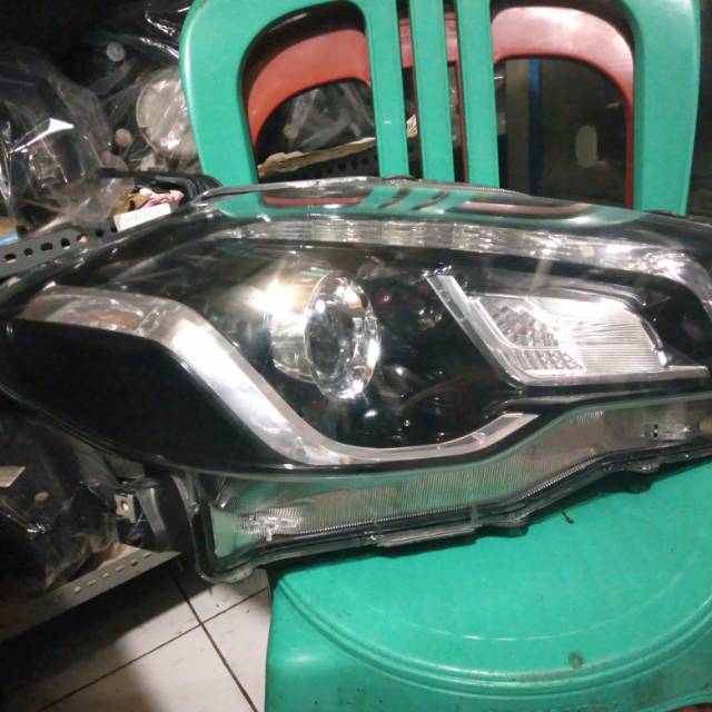Headlamp head lamp lampu depan suzuki sx4 Scross facelift 2018