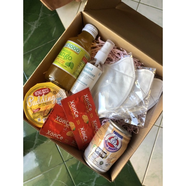 

Paket Isoman Covid-19 / Hampers kesehatan / Gift box alat kesehatan, masker, dan vitamin