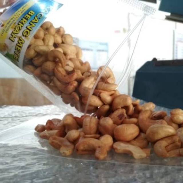 

KACANG METE/KACANG MEDE MATENG 700Gram