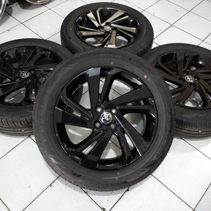 velg mobil original raize ring 17 pcd 4x100 warna hitam plus ban kondisi 90%