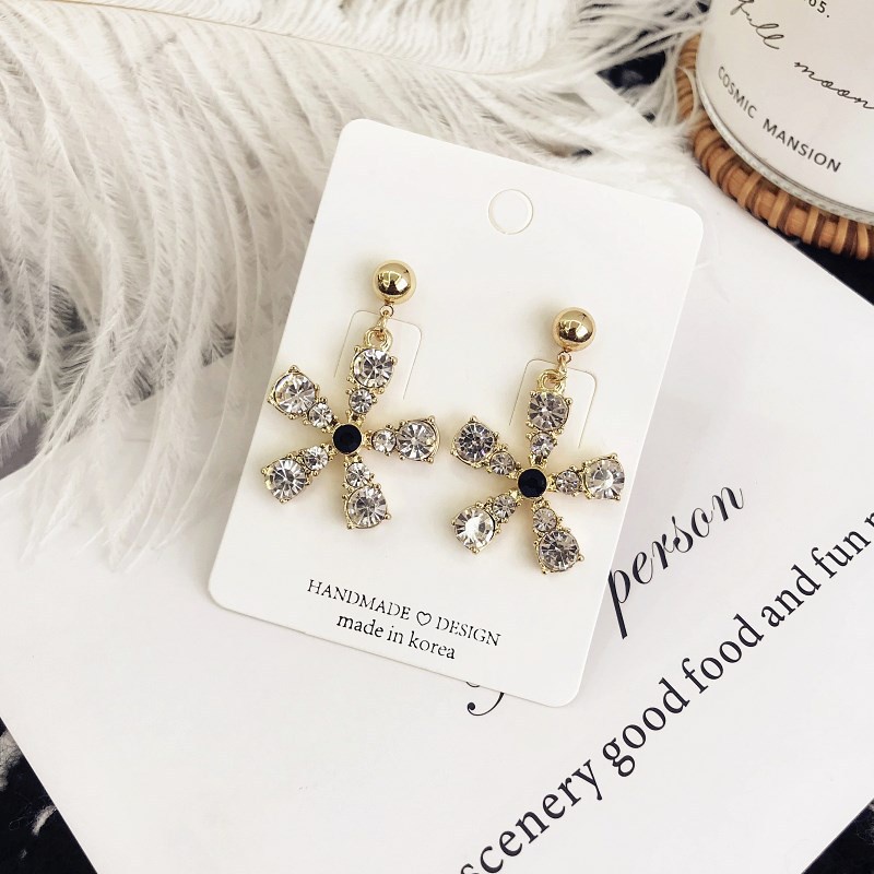 Korea bermartabat gaya murah hati berlian kristal kelopak anting-anting tetes telinga stud anting-an