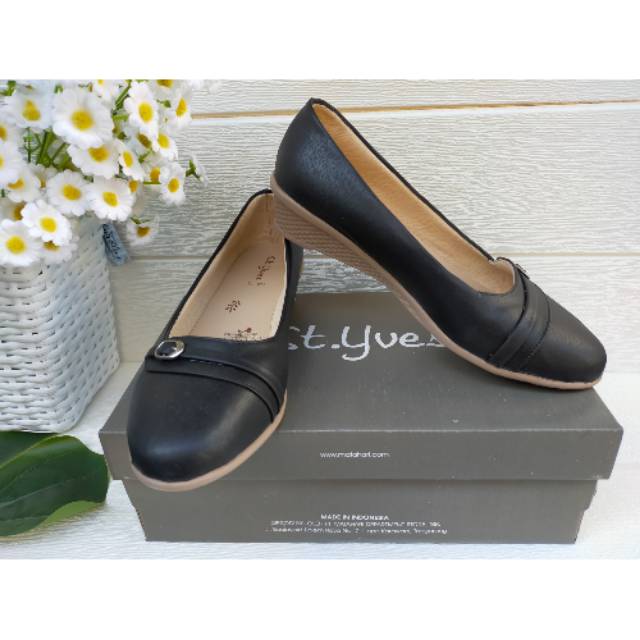 Sepatu St.yves