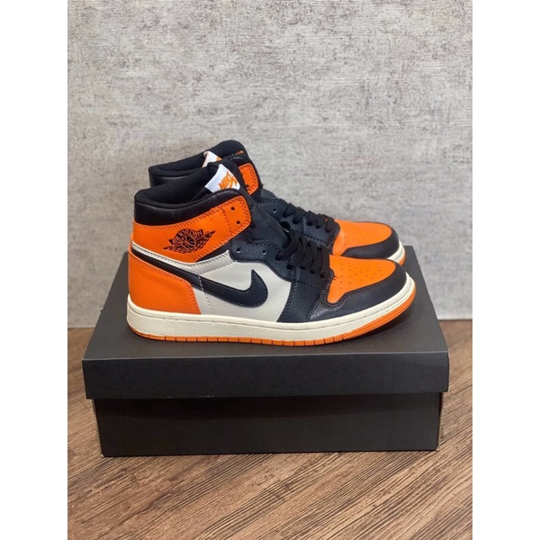 Nike Air Jordan 1 Retro High Og “ Black Orange “
