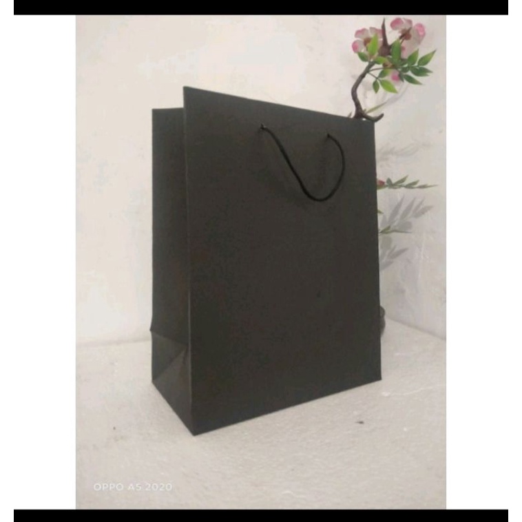 

paper bag hitam/P20,L10,T25/paperbag kado/paperbag wisuda/tashampers