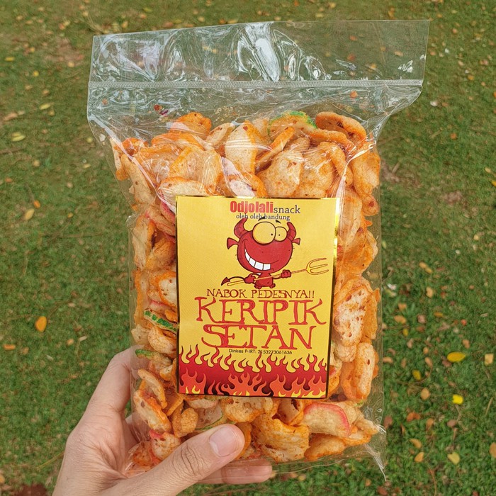 

Keripik Seblak Pedas Kencur / Kerupuk Odjolali Oleh Oleh Khas Bandung