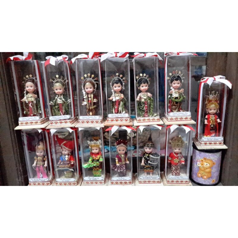 Boneka Baju Adat
