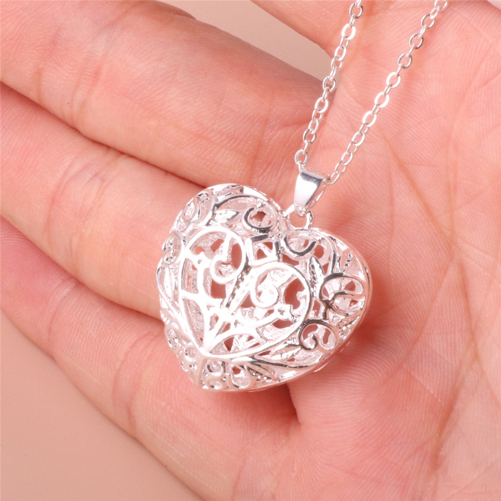 1 Pc Kalung Rantai Klavikula Hias Liontin Hati Model Rongga Gaya Retro Untuk Wanita
