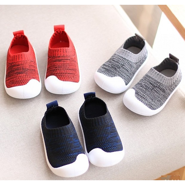 1901- NEW Sepatu kets/ sepatu olahraga anak import motif polos