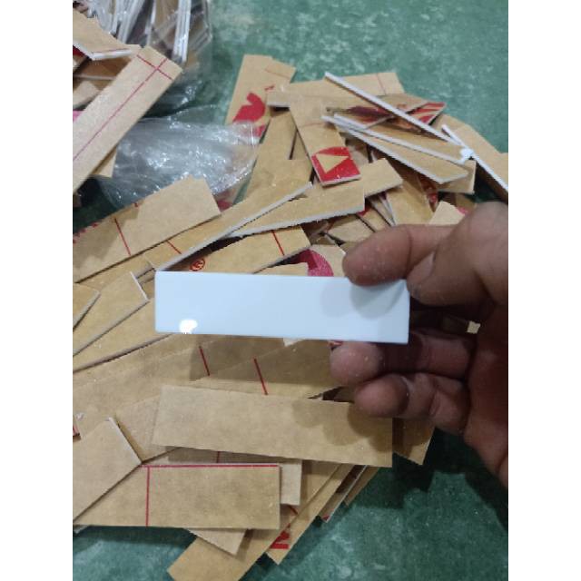 

PAPAN NAMA DADA BAHAN AKRILIK POLOS NAME TAG ACRYLIC 8x2cm
