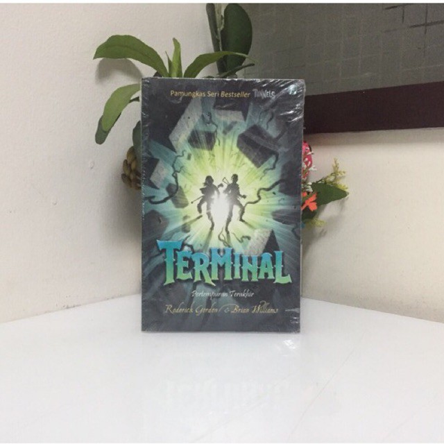 Terminal novel seri tunnels terjemahan by Roderick Gordon