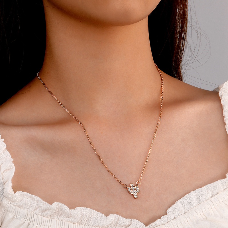 Creative Short Cactus Pendant Necklace For Women Simple Imitation Zircon Clavicle Chain Fashion Jewelry Accessories