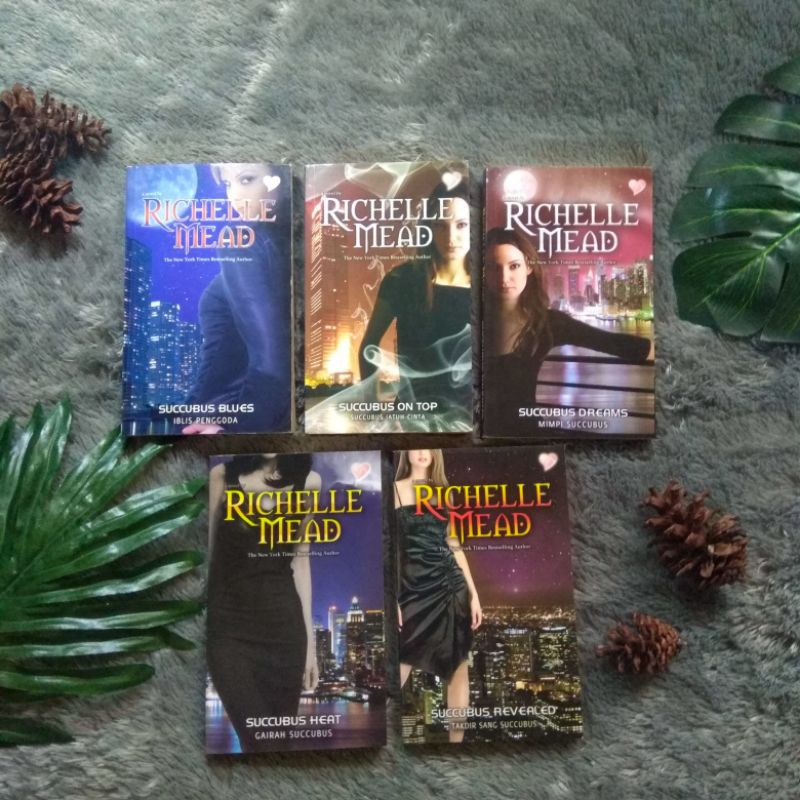 Buku Preloved - Paranormal Romance Fiction by Richelle Mead (Set Komplit)