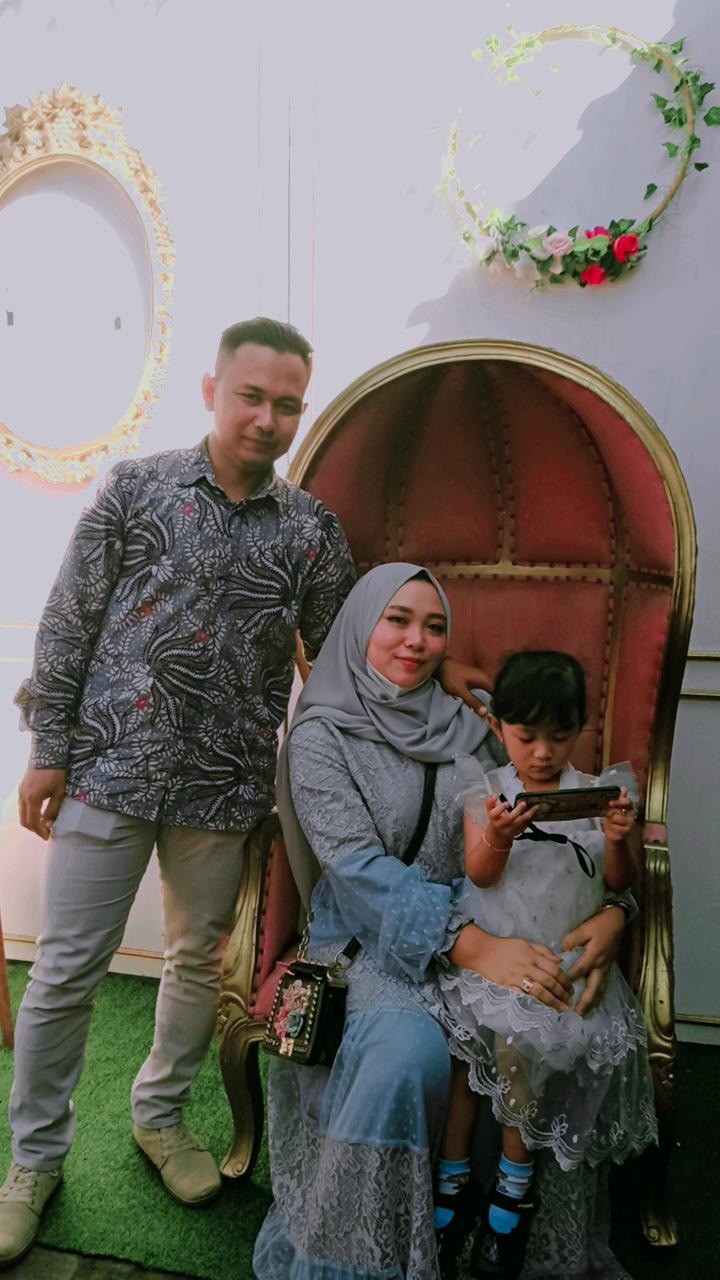 Atasan Batik Couple Abu Pria Wanita Terbaru