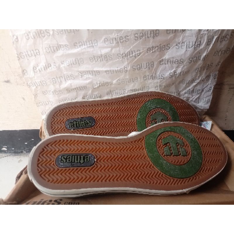 sepatu etnies bernie