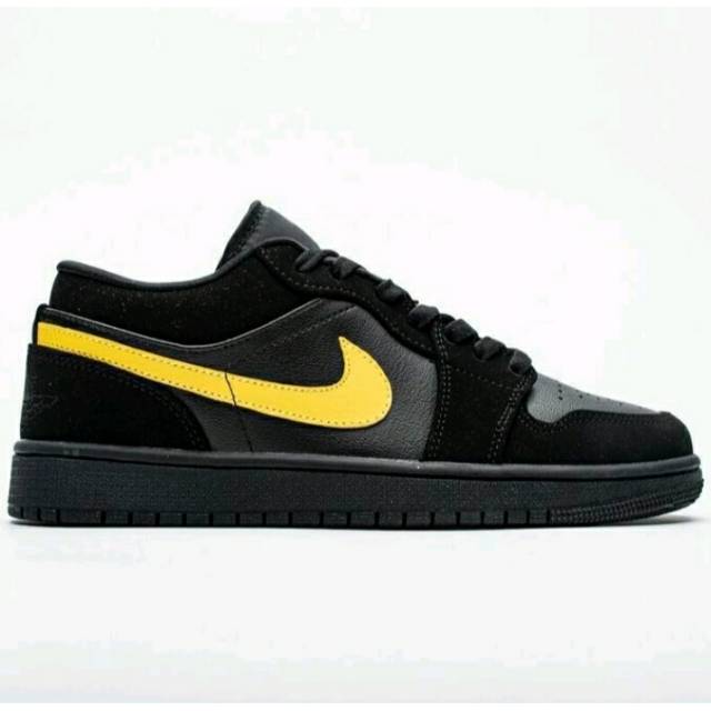 NIKE AIR JORDAN 1 LOW BLACK UNIVERSITY GOLD