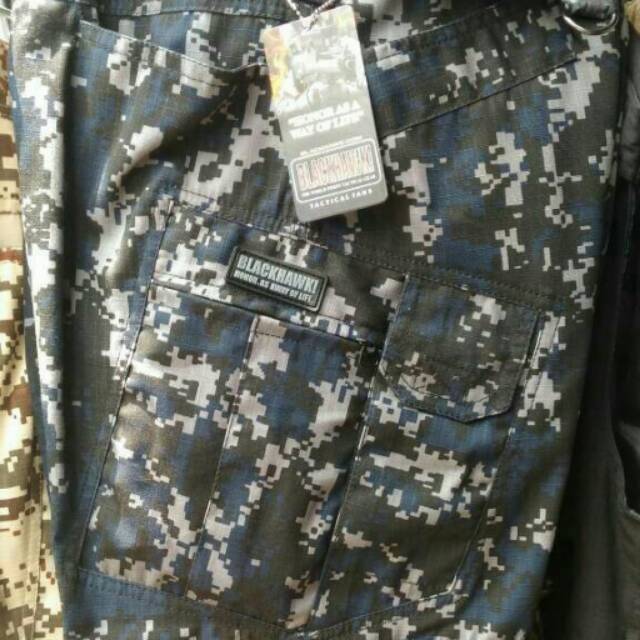 Celana pendek loreng blackhawk