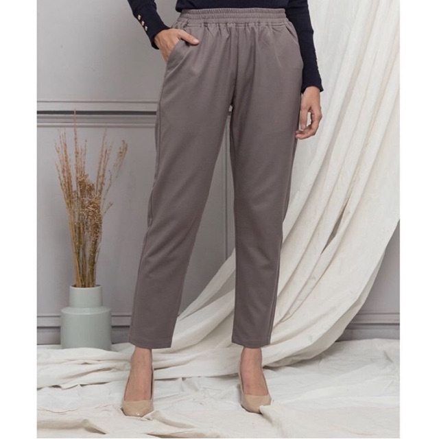 Daily pants in grey by lights.clo | daily pants by lights.clo l daily pants