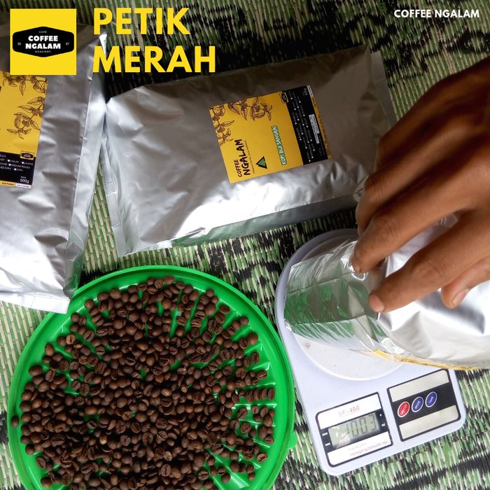

Kopi Dampit 1000gr [PREMIUM]- Semi Washed - Robusta java - Biji