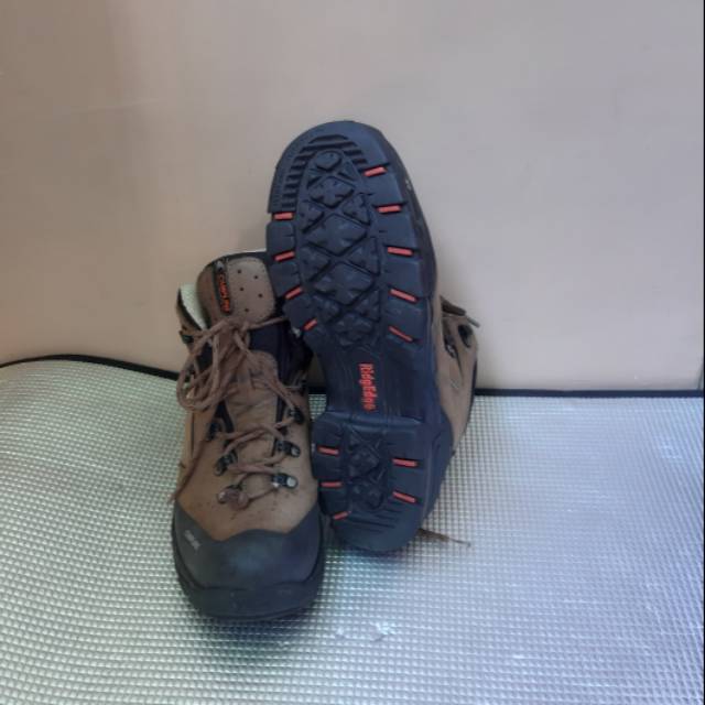 Sepatu gunung campline anystrome