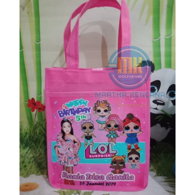 

Tas ultah tas souvenir tas ulang tahun model jinjing perekat potrait ukuran 20*25*13