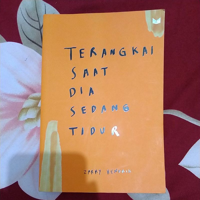 

Preloved Buku "Terangkai Saat Dia Sedang Tidur" Original by Zarry Hendrik (TTD)
