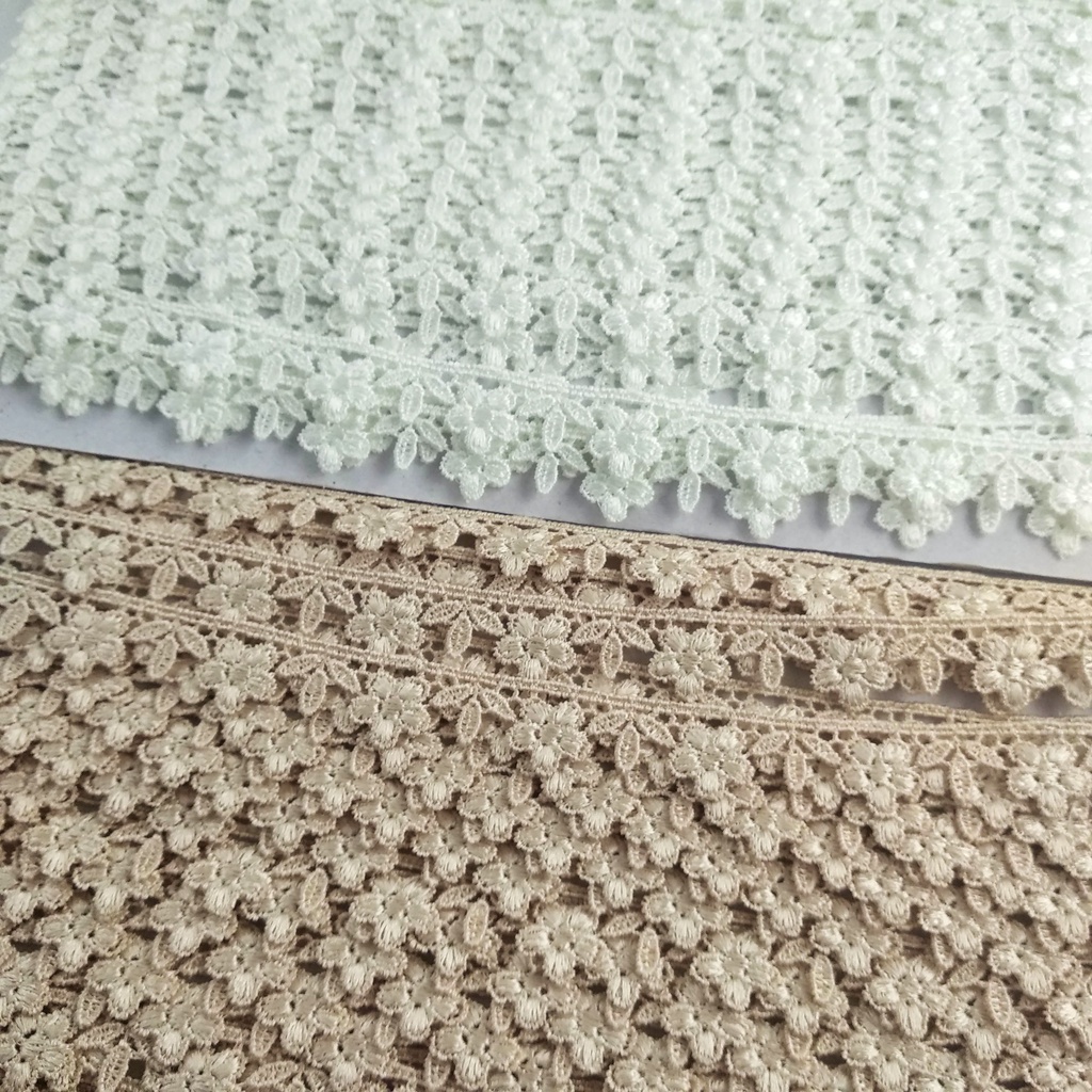 Renda Gipper Bunga Kecil Berdaun 3 Lebar 1.5cm (Per Meter) RDG13