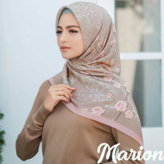 Hijab segi 4 deenay kw motif marion
