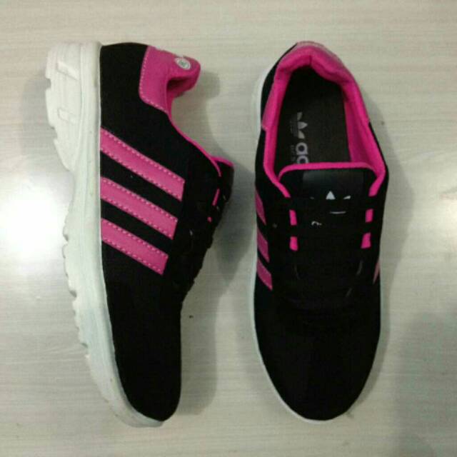 Sepatu sport Adidas joging black & pink fanta