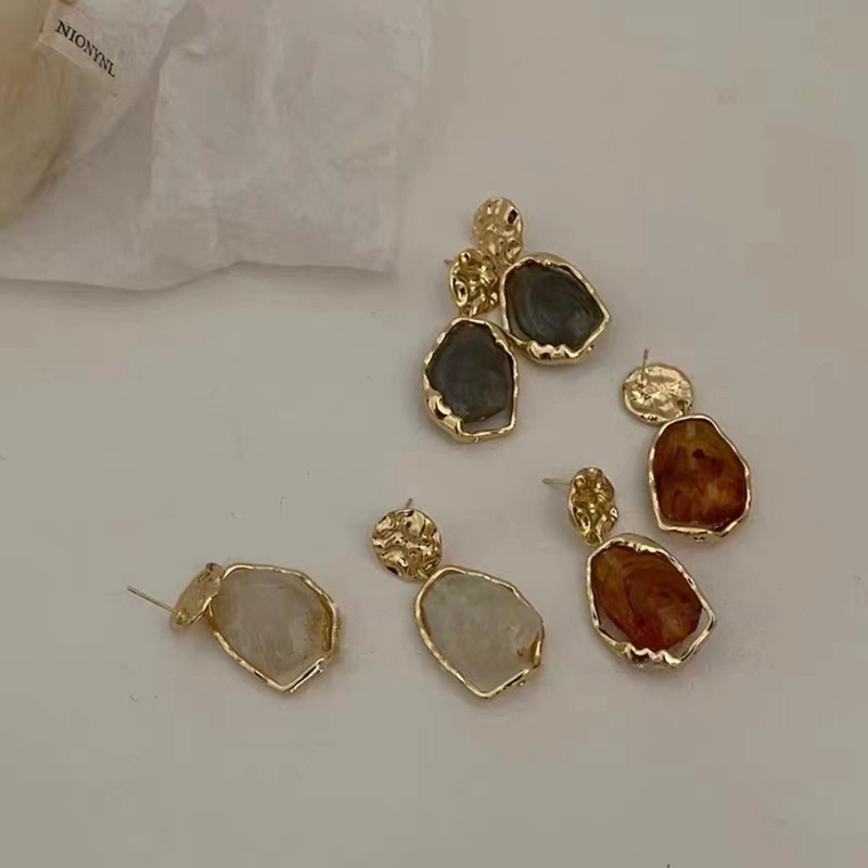 Anting Batu Zircon Bentuk Persegi Warna Emas Gaya Vintage Untuk Wanita