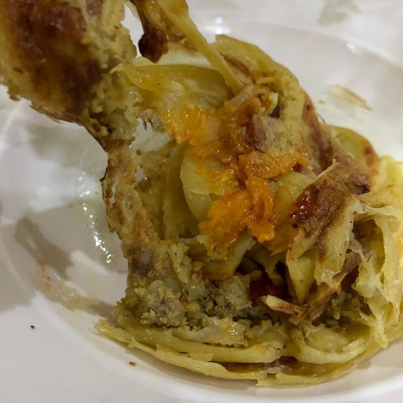 

Roti Canai ada rasa coklat,keju, daging