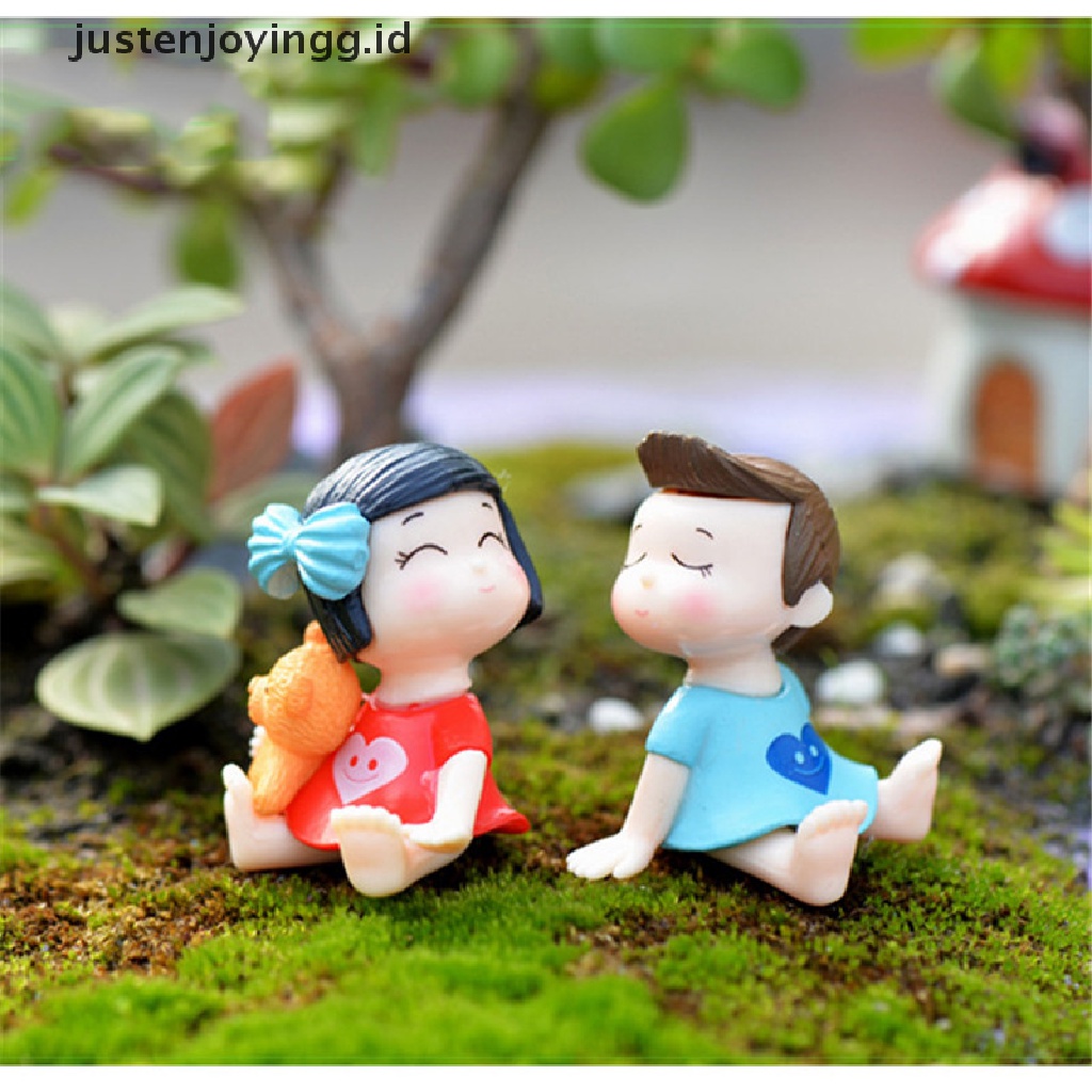 // justenjoyingg.id // Lovers Couple Figurines Miniatures Fairy Garden Gnome Moss Terrariums Resin Crafts Decoration  ~