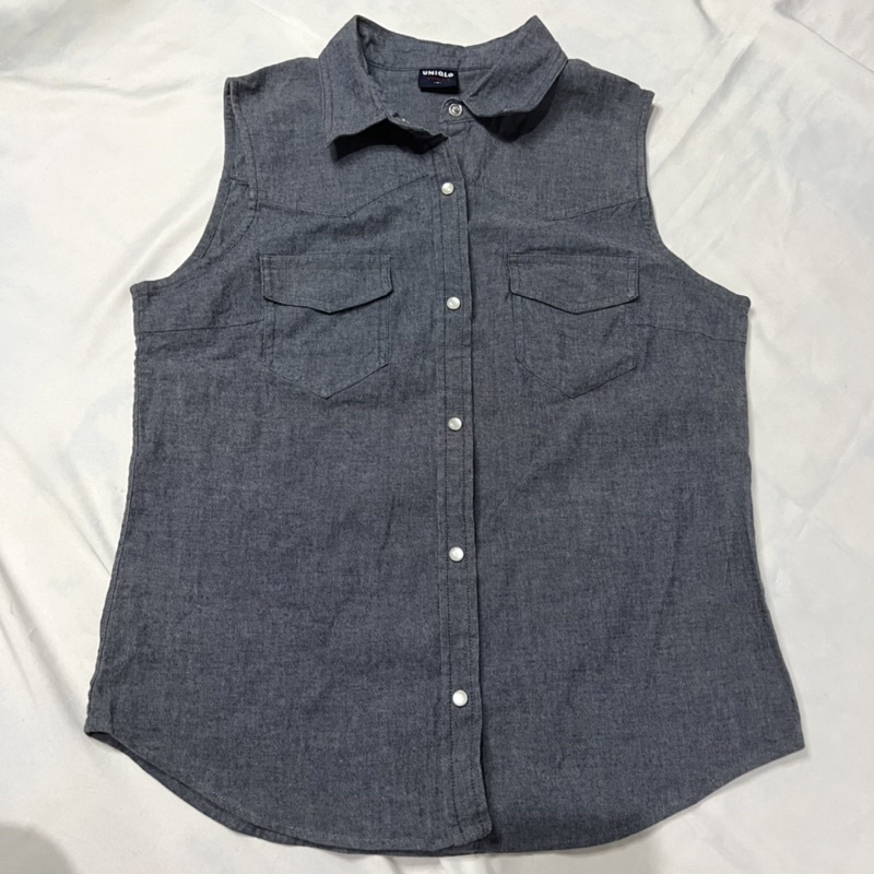 UNIQLO Sleeveless Shirt / Rompi