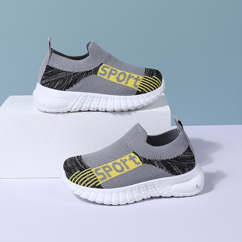 Ukuran 22-33 Anak-anak slip-on flyknit bernapas sepatu olahraga bagian bawah lembut