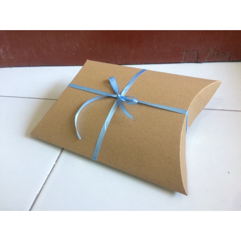 

Pillow Box size L (harga untuk 10 pcs,dikirim tanpa pita)