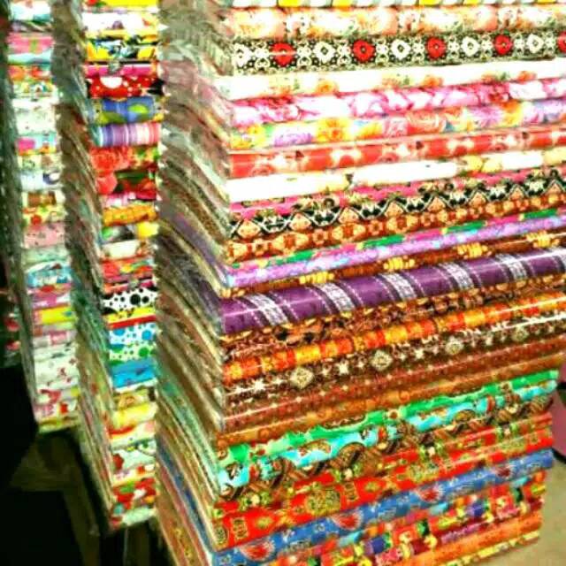 

Paking kado (paking mukena buat kado)