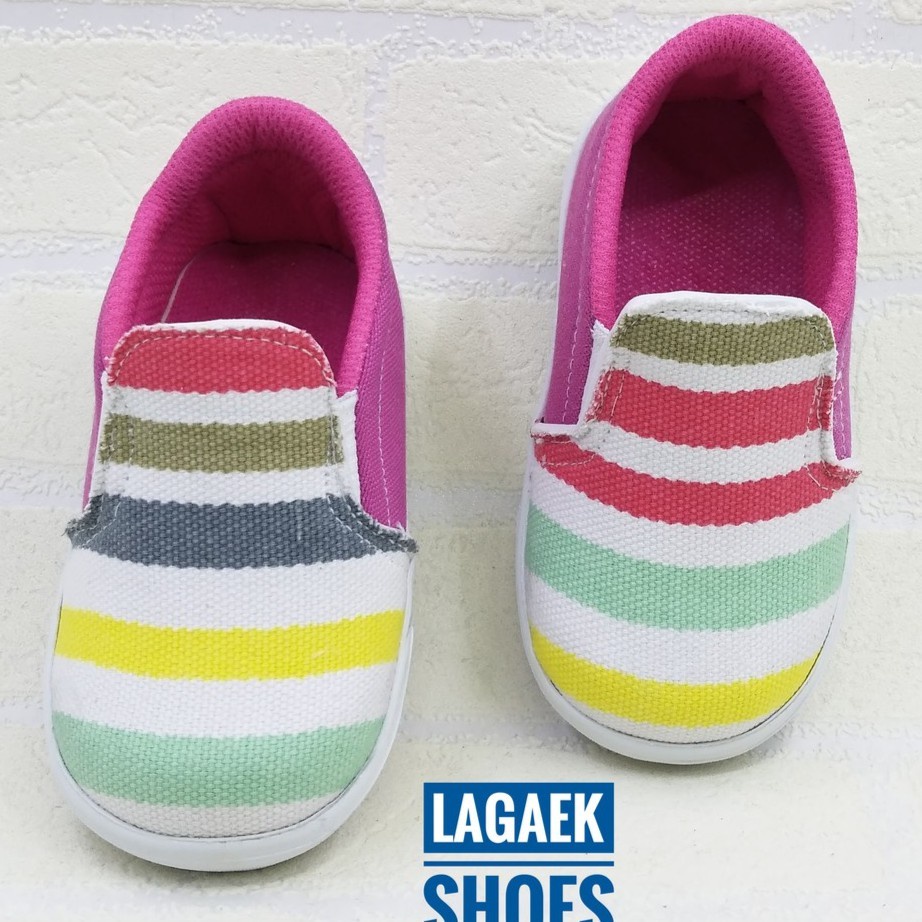 Sepatu Anak Perempuan Motif Pelangi Usia 6 Tahunan REJECT Kondisi Layak Pakai [SEPATU ANAK REJECT]