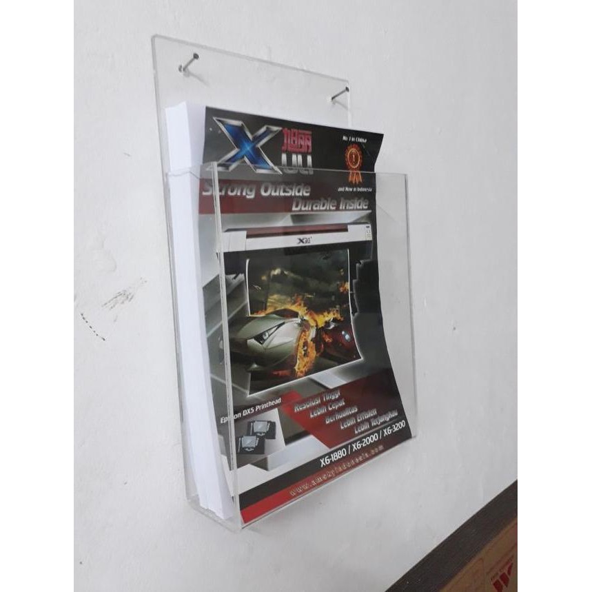 

Acrylic Display Brosur A4 ,Tempat Brosur Akrilik Gantung.