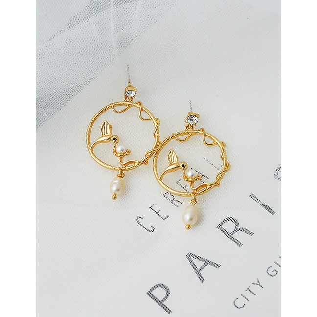 LRC Anting tusuk Fashion Golden Pearl Hollow Bird Ear Studs D76799