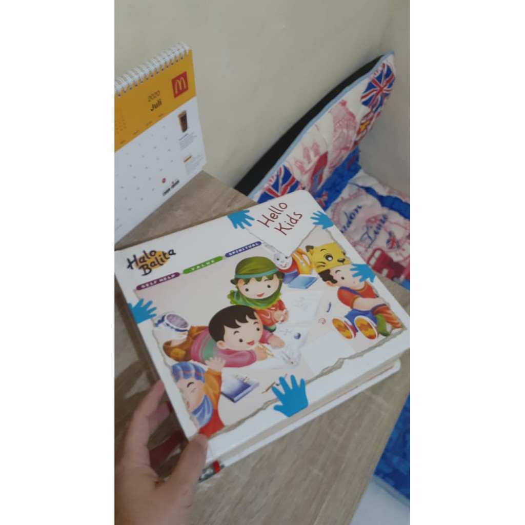 Preloved buku anak Halo Balita - Buku Besar Hello Kids Bahasa Inggris